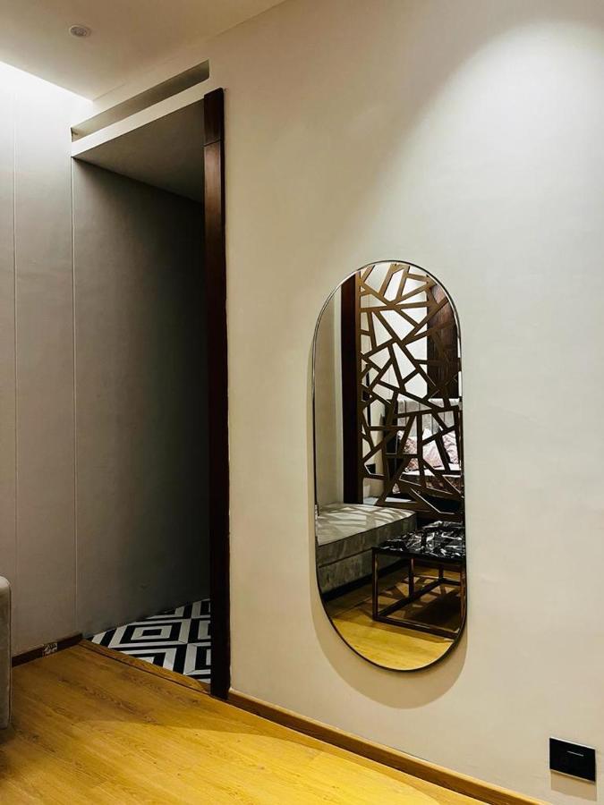 Luxe Apartment By Hey Studio'S Ghaziabad Eksteriør billede